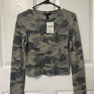 Cropped Forever 21 Gray Camouflage Long Sleeve Top
